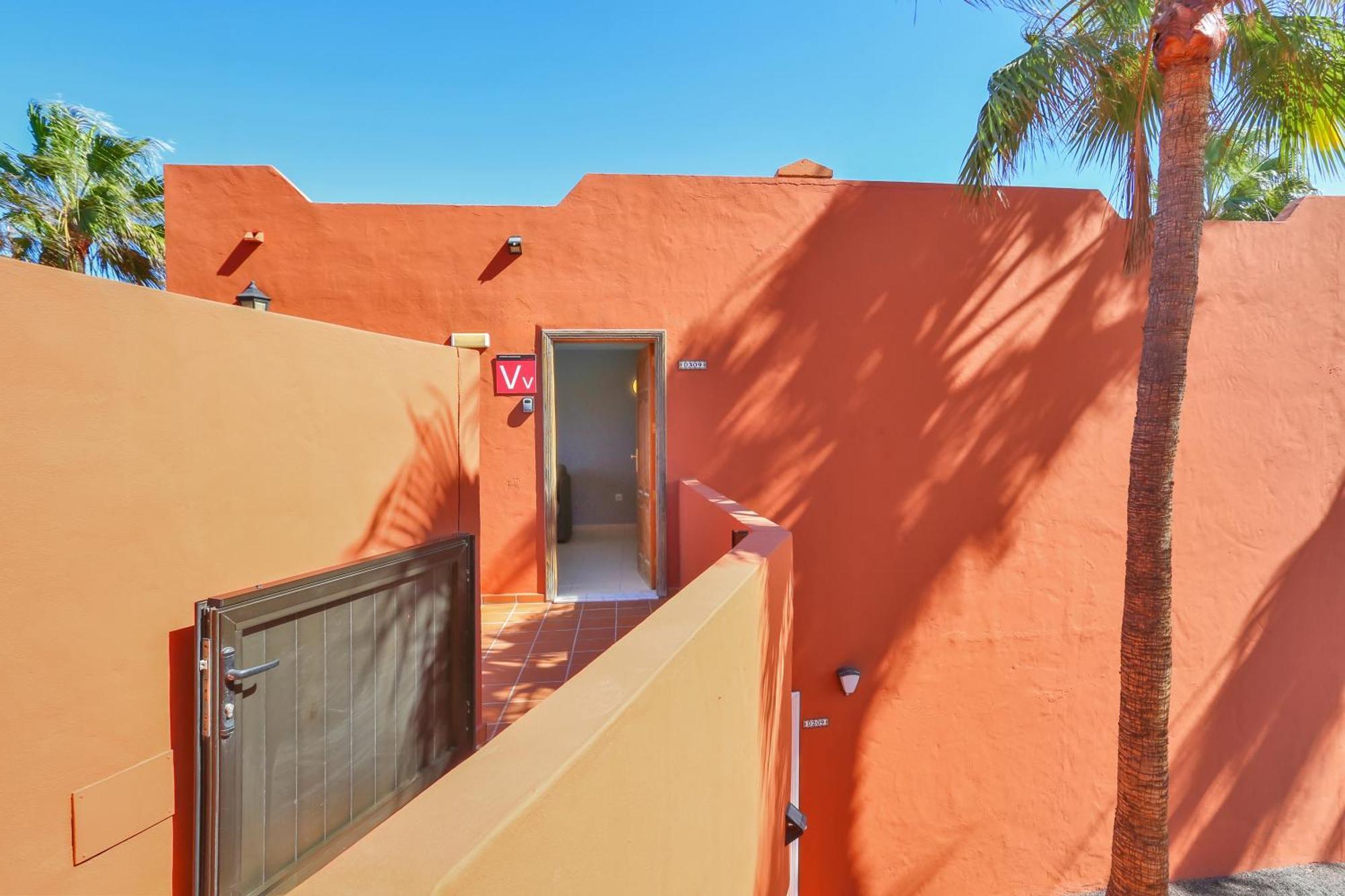Oasis Royal Apartment